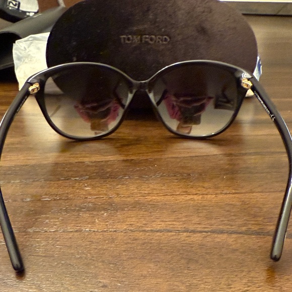 Tom Ford Elegant Black Sunglasses